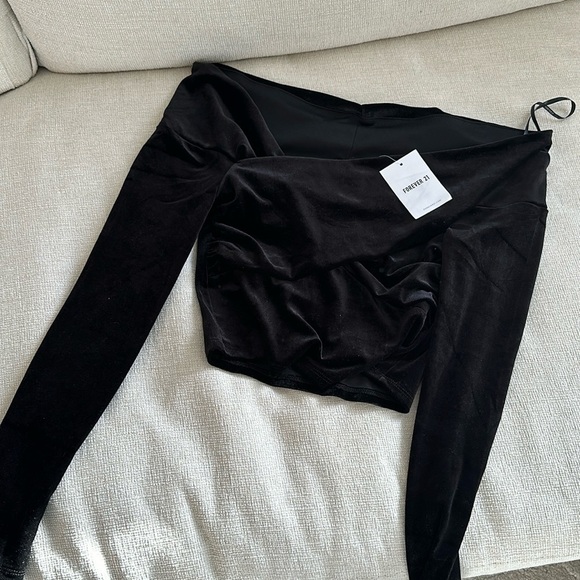 Forever 21 Tops - Women’s Forever 21 Velvet Cold Shoulder Blouse